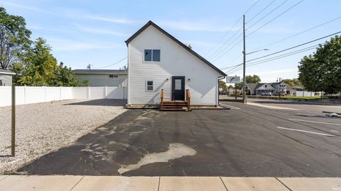 Tiny photo for 600 E Markland Avenue, Kokomo, IN 46902 (MLS # 202542863)