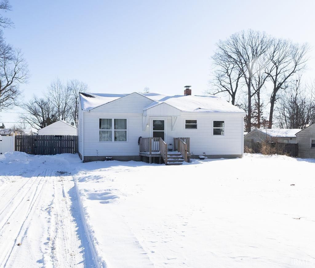 Photo of 2525 Sunnymede Drive, Fort Wayne, IN 46803 (MLS # 202602998)