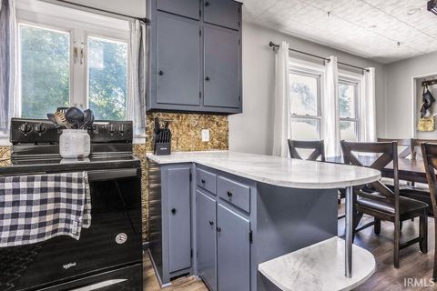 Tiny photo for 937 W 6th Street, Jasper, IN 47546 (MLS # 202618419)