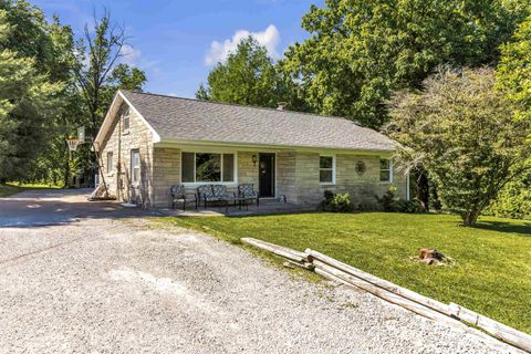 Photo of 937 W 6th Street, Jasper, IN 47546 (MLS # 202618419)