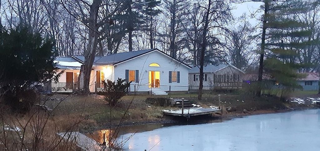 Photo of 11975 E 565 N, Orland, IN 46776 (MLS # 202549438)