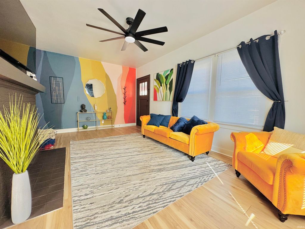 Photo of 1913 Monroe Avenue, Evansville, IN 47714 (MLS # 202537804)