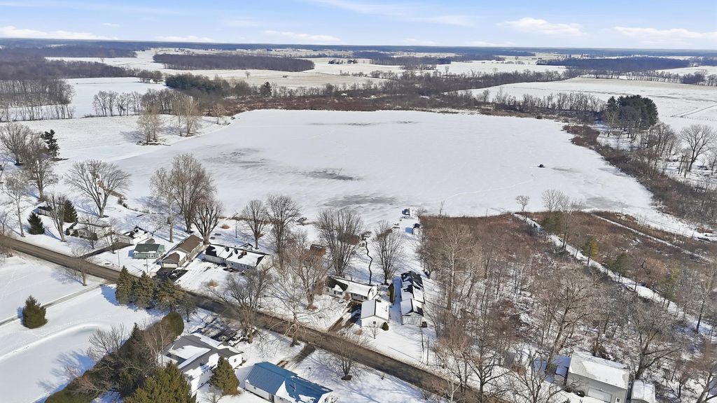 Photo of 5785 S 550 E, Wolcottville, IN 46795 (MLS # 202604374)