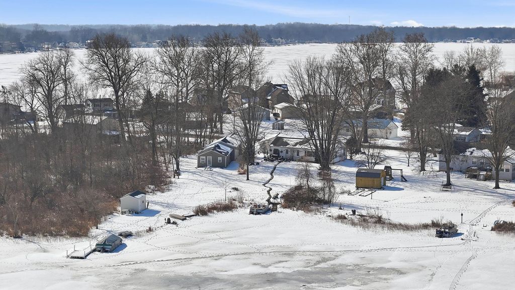 Photo of 5785 S 550 E, Wolcottville, IN 46795 (MLS # 202604374)