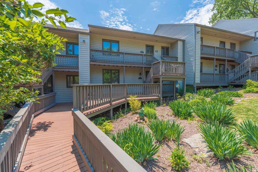 Photo of 2048 E Waters Edge Drive, Bloomington, IN 47401 (MLS # 202622732)