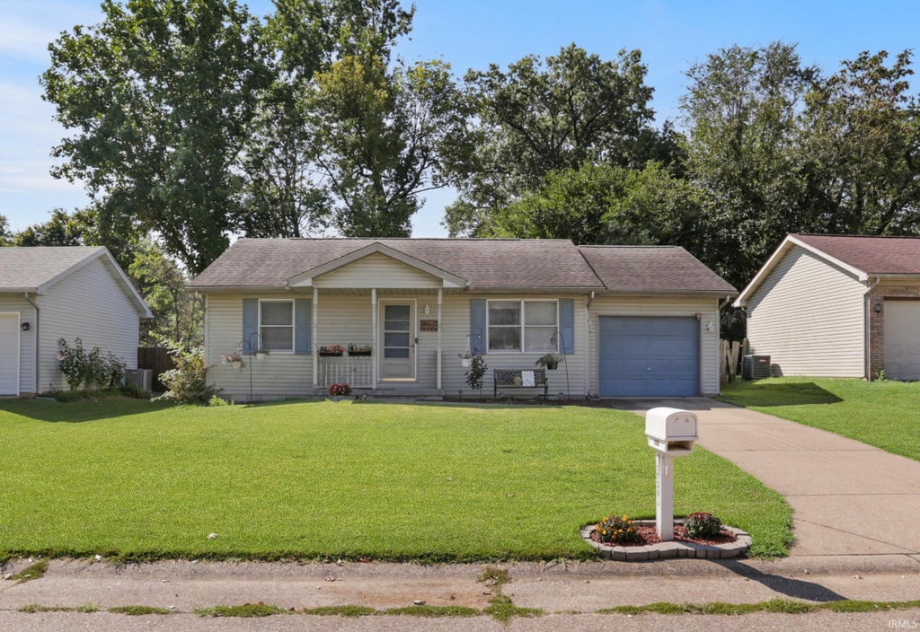 Photo of 1725 Davcohn Avenue, Evansville, IN 47714 (MLS # 202638618)