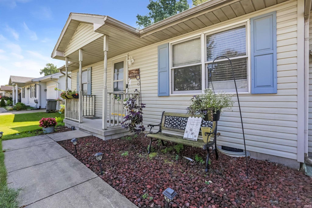 Photo of 1725 Davcohn Avenue, Evansville, IN 47714 (MLS # 202638618)