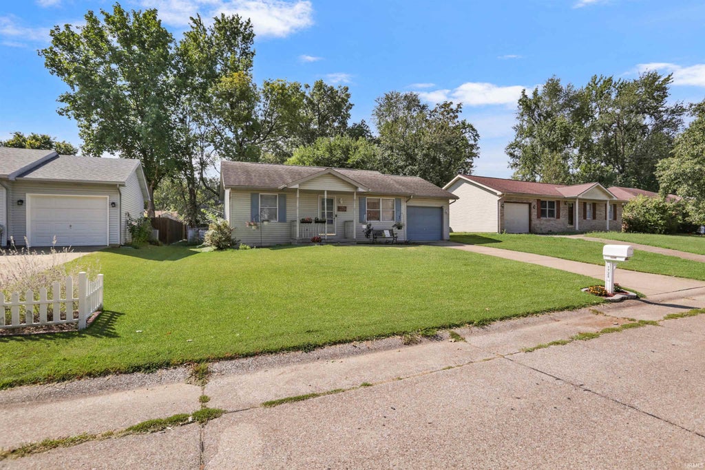 Photo of 1725 Davcohn Avenue, Evansville, IN 47714 (MLS # 202638618)