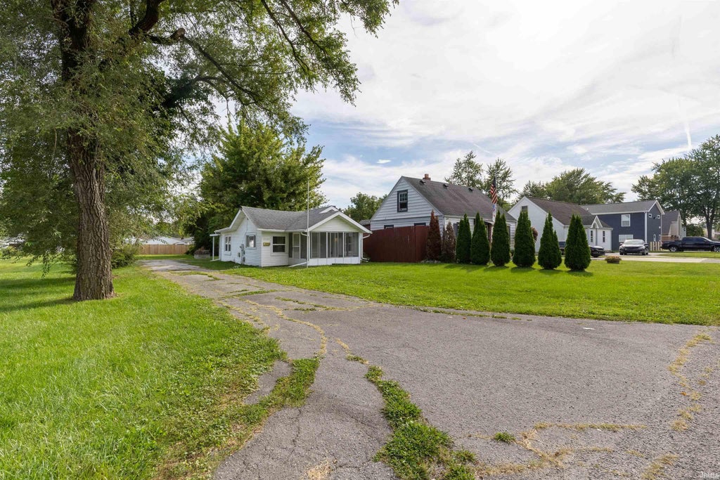 Photo of 2215 Rehm Drive, Fort Wayne, IN 46819 (MLS # 202637822)