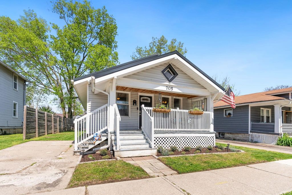 Photo of 705 Anderson Avenue, Fort Wayne, IN 46805 (MLS # 202614220)