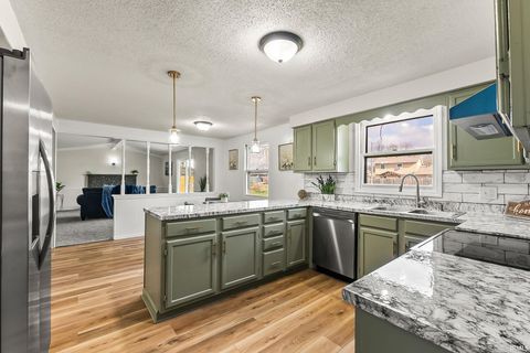 Tiny photo for 4121 Moorfield Lane, Fort Wayne, IN 46816 (MLS # 202611922)