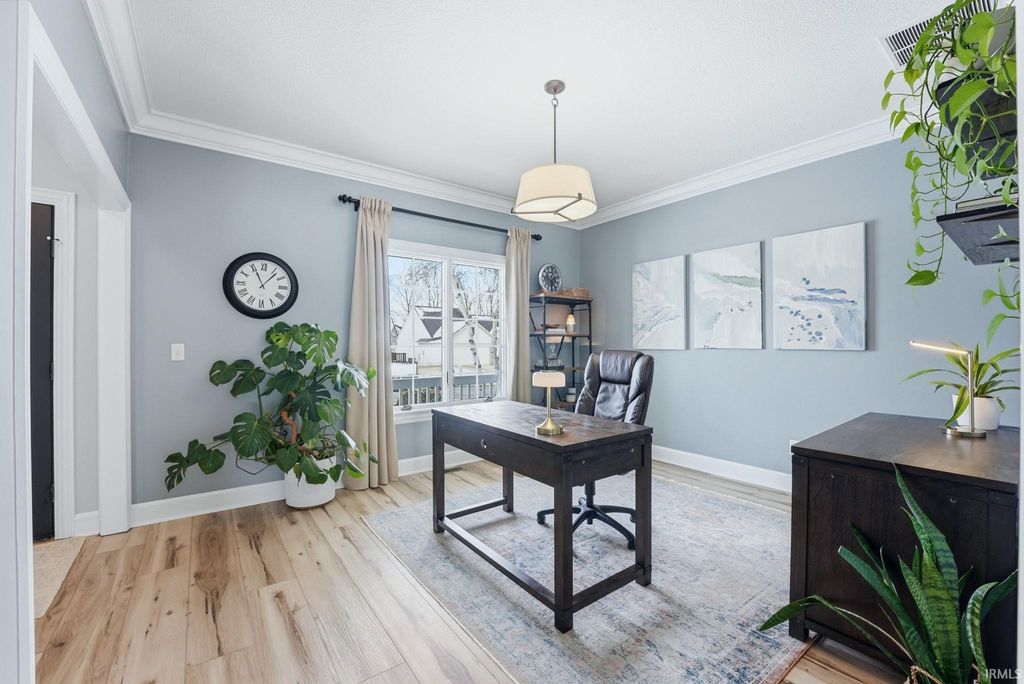 Photo of 2142 Laurelwood Drive, Warsaw, IN 46580 (MLS # 202609125)