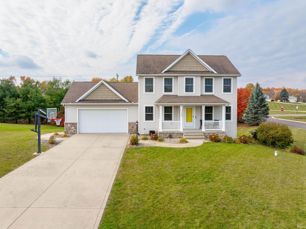 Photo of 1199 N Slateview Court, Warsaw, IN 46582 (MLS # 202548193)