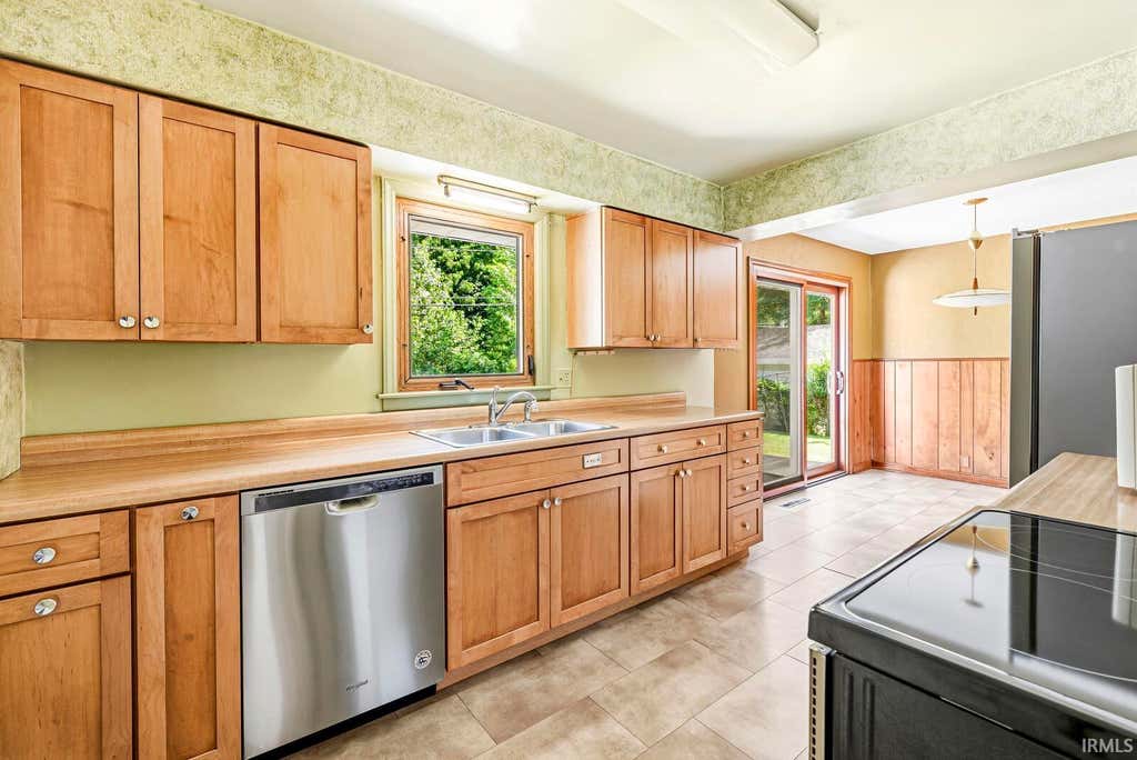 Photo of 405 W Angela Boulevard, South Bend, IN 46617 (MLS # 202634455)