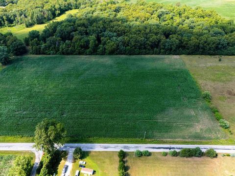 Photo of 400 N US Highway 421, Medaryville, IN 47957 (MLS # 202603089)