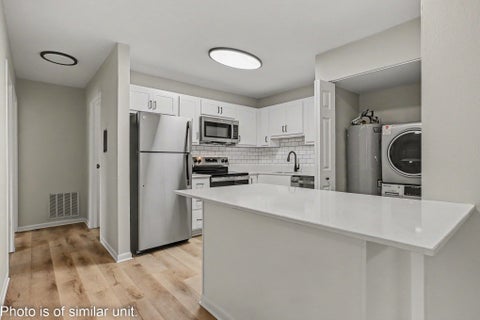 Tiny photo for 1801 Irish Way #1873 WAY, South Bend, IN 46637 (MLS # 202637868)