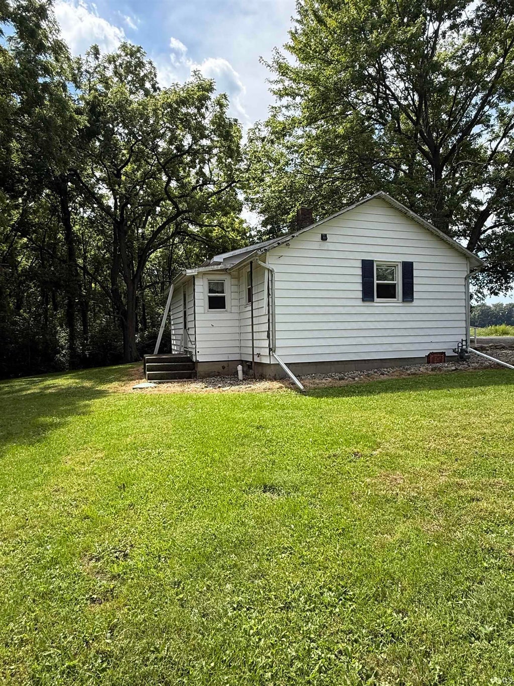Photo of 11256 N 450 E, Syracuse, IN 46567 (MLS # 202637056)