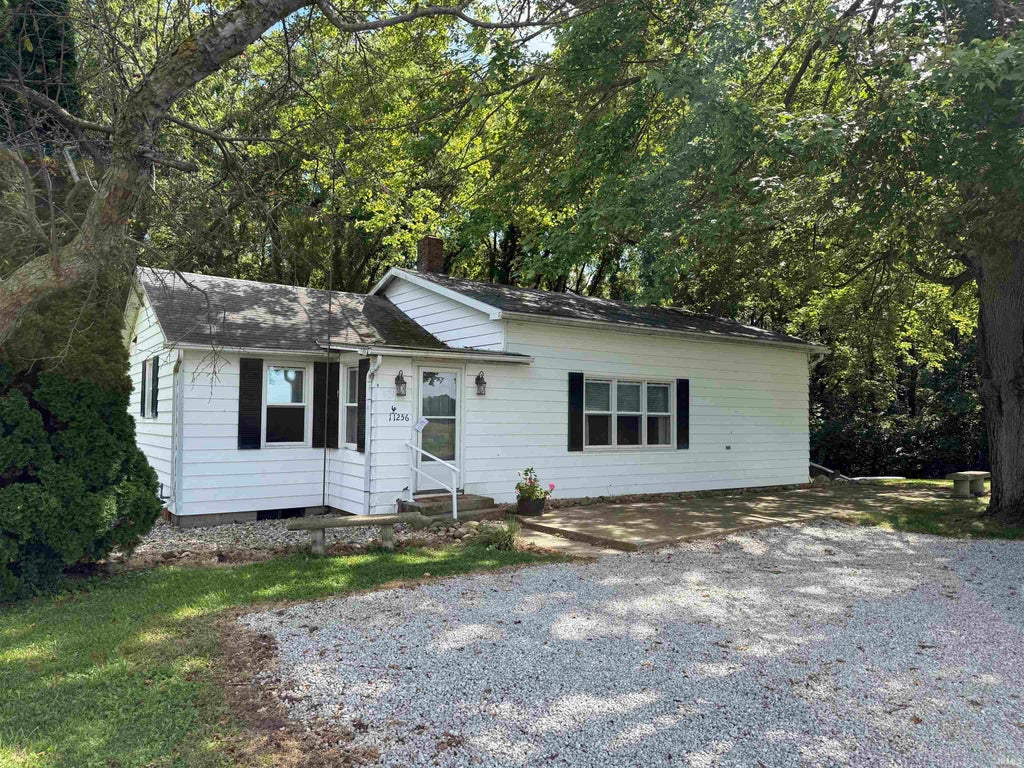 Photo of 11256 N 450 E, Syracuse, IN 46567 (MLS # 202637056)