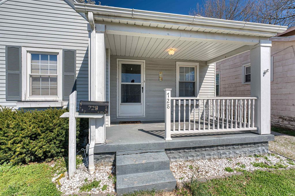 Photo of 728 E Parkland Avenue, Evansville, IN 47711 (MLS # 202608391)