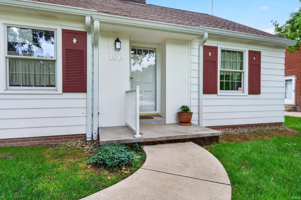 Photo of 1019 Hillcrest Road, West Lafayette, IN 47906 (MLS # 202624958)