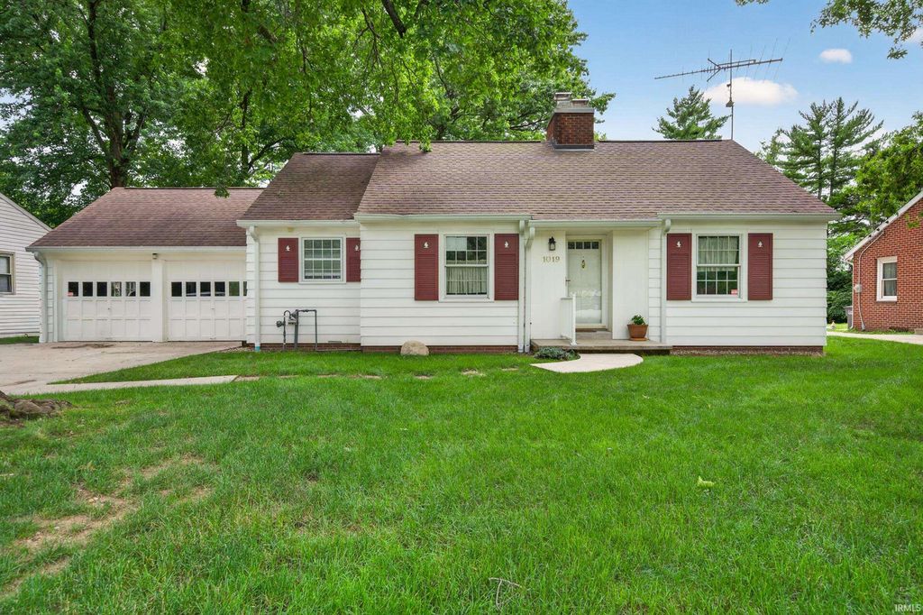 Photo of 1019 Hillcrest Road, West Lafayette, IN 47906 (MLS # 202624958)