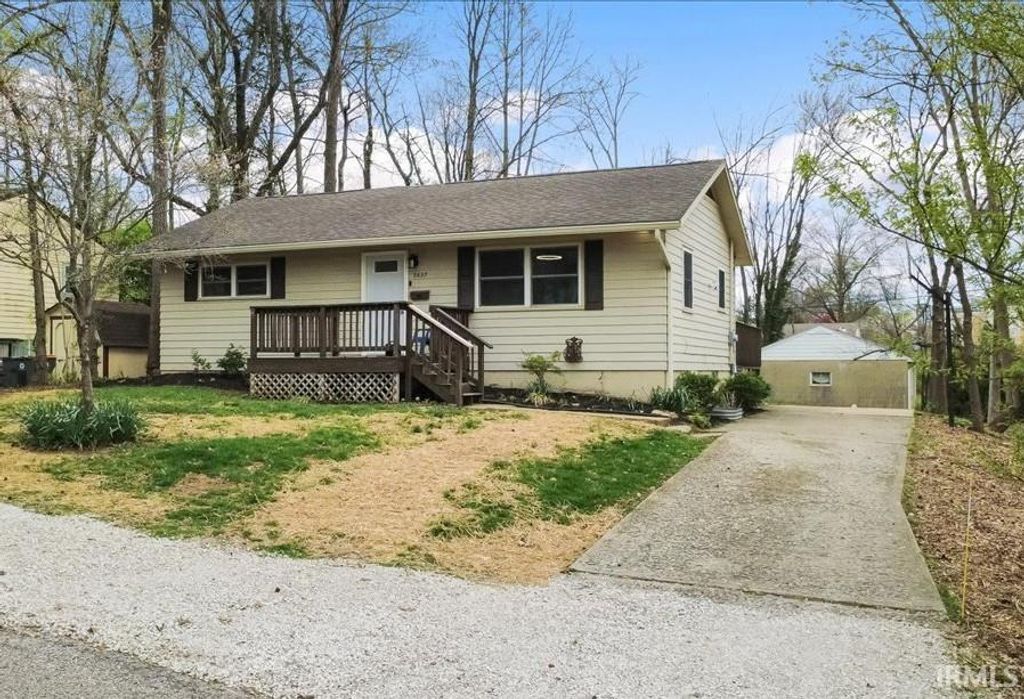 Photo of 2627 E Dekist Street, Bloomington, IN 47408 (MLS # 202611955)