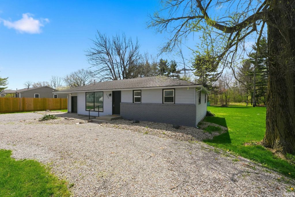 Photo of 7732 Hosler Road, Leo, IN 46765 (MLS # 202612984)