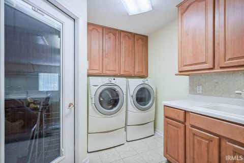 Tiny photo for 3304 OAKVIEW Court, Kokomo, IN 46902 (MLS # 202627321)