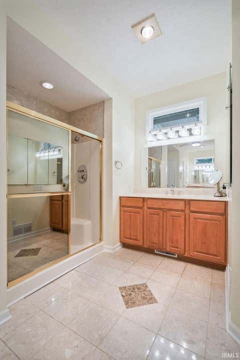 Tiny photo for 3304 OAKVIEW Court, Kokomo, IN 46902 (MLS # 202627321)