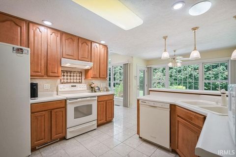 Tiny photo for 3304 OAKVIEW Court, Kokomo, IN 46902 (MLS # 202627321)