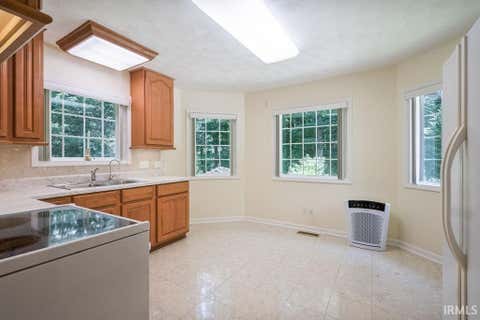 Tiny photo for 3304 OAKVIEW Court, Kokomo, IN 46902 (MLS # 202627321)