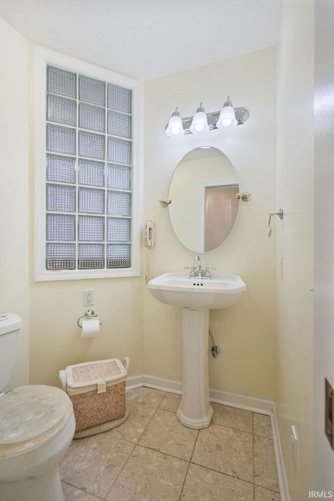 Tiny photo for 3304 OAKVIEW Court, Kokomo, IN 46902 (MLS # 202627321)