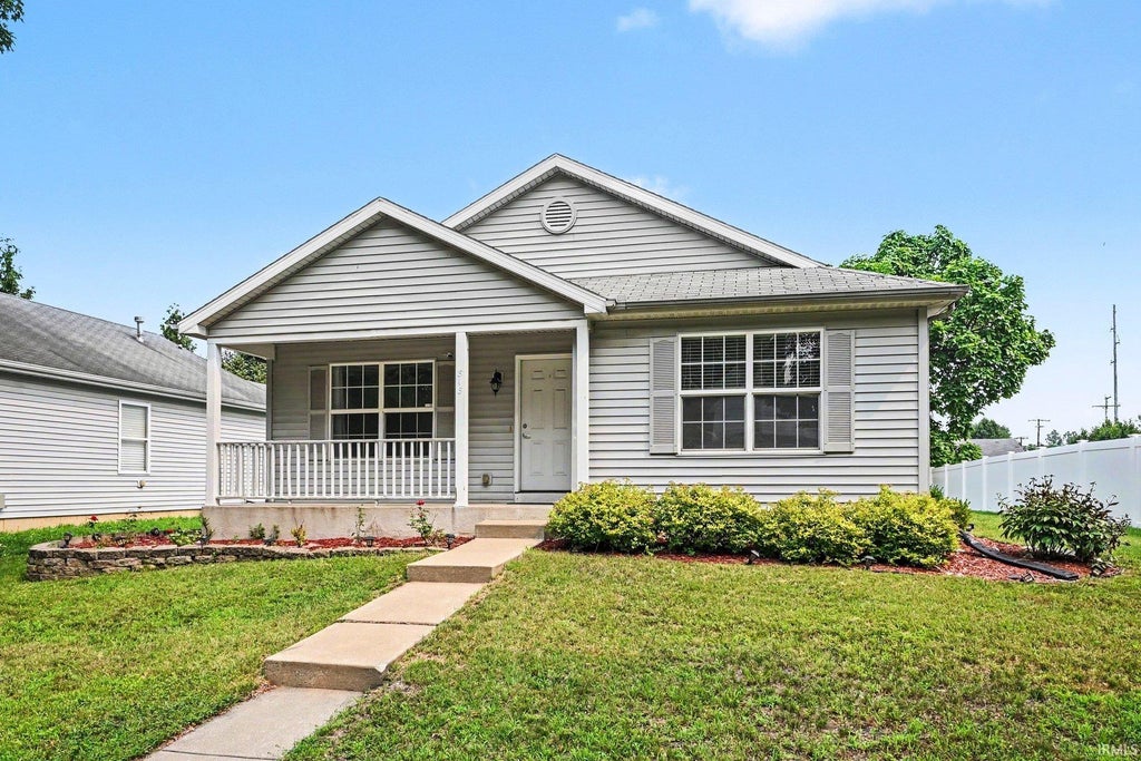 Photo of 818 W Indiana Avenue, Elkhart, IN 46516 (MLS # 202628820)