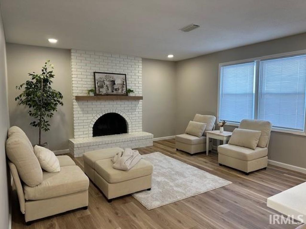 Photo of 800 W ROBERTS Avenue, Marion, IN 46952 (MLS # 202548064)