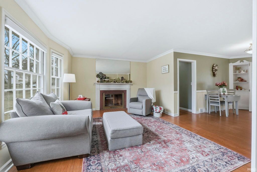 Photo of 404 W Oakdale Drive, Fort Wayne, IN 46807 (MLS # 202602717)