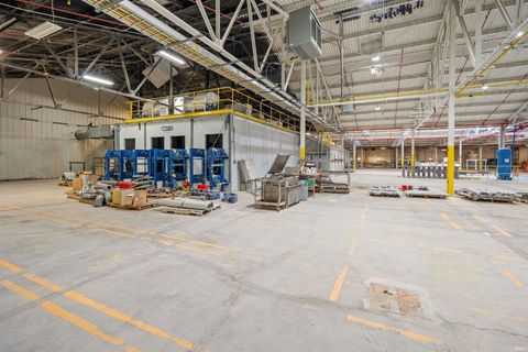 Tiny photo for 2500 N Union Street, Kokomo, IN 46901 (MLS # 202522220)