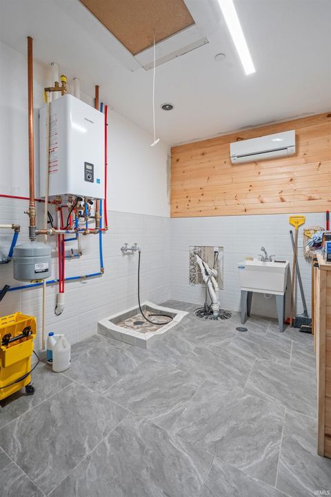 Tiny photo for 2500 N Union Street, Kokomo, IN 46901 (MLS # 202522220)