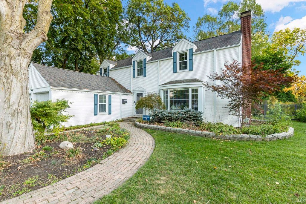 Photo of 1637 Rainbow Bend Boulevard, Elkhart, IN 46514 (MLS # 202540972)