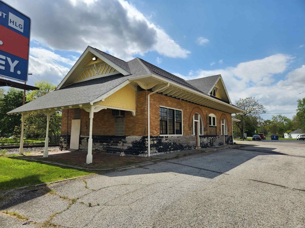 Photo of 1002 S Washington Street, Marion, IN 46953 (MLS # 202617440)