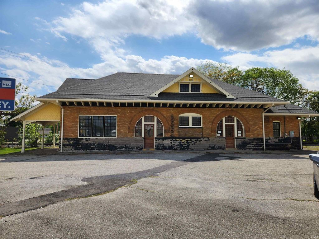 Photo of 1002 S Washington Street, Marion, IN 46953 (MLS # 202617440)