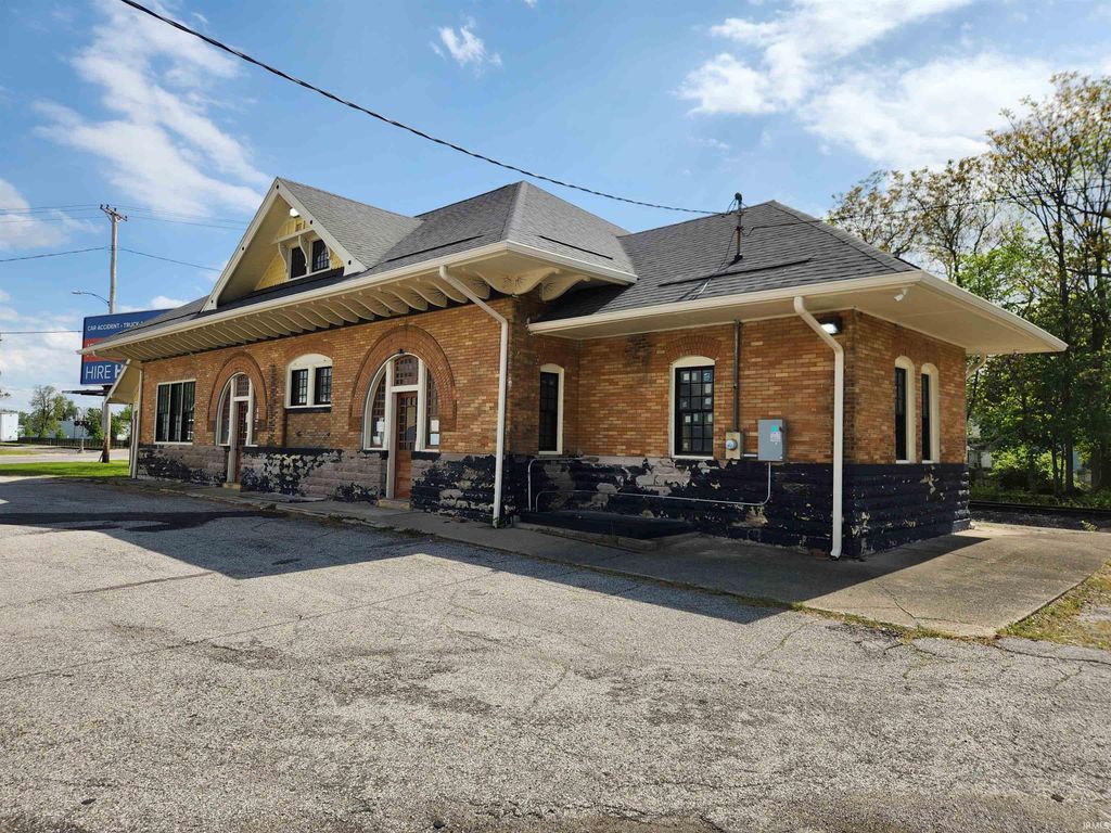 Photo of 1002 S Washington Street, Marion, IN 46953 (MLS # 202617440)