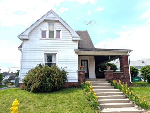 Photo of 15 E main Street, Rossville, IN 46065 (MLS # 202618987)