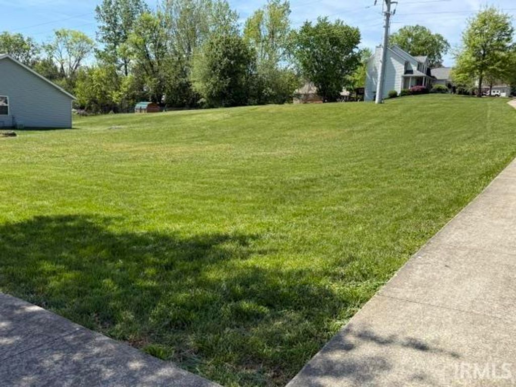 Photo of 1001 W Estate Drive #123, Bloomington, IN 47403 (MLS # 202614323)