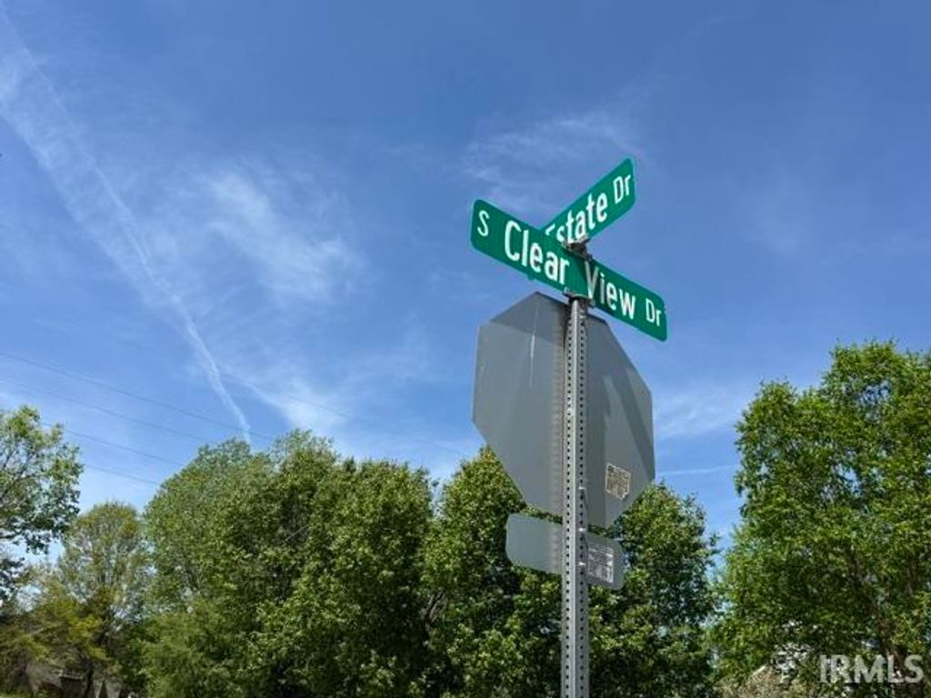 Photo of 1001 W Estate Drive #123, Bloomington, IN 47403 (MLS # 202614323)