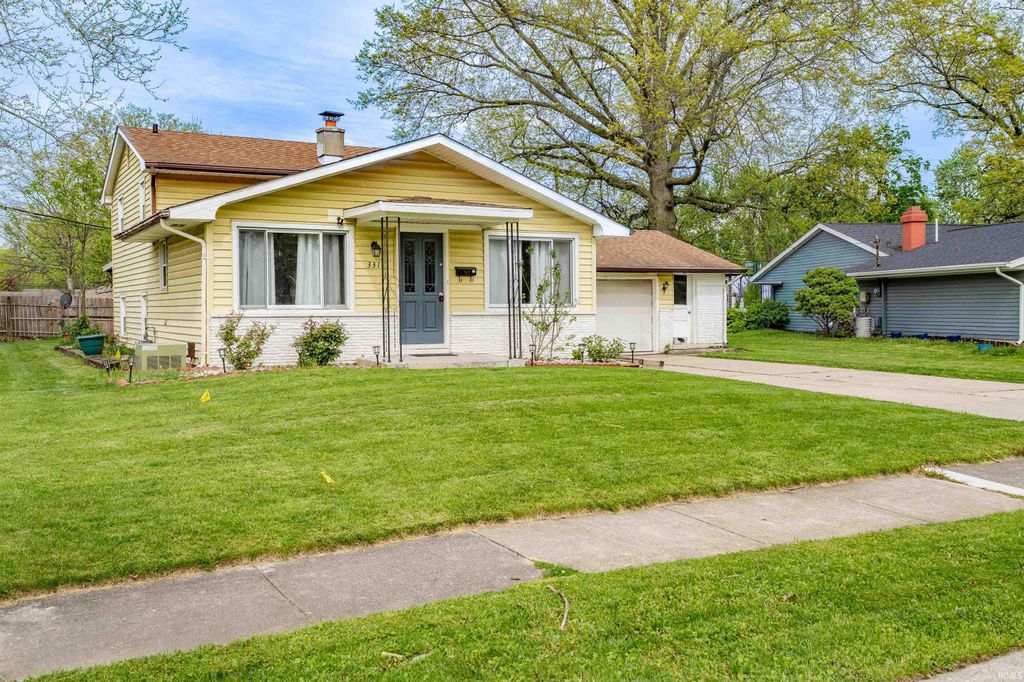 Photo of 3311 Collegiate Court, Fort Wayne, IN 46805 (MLS # 202615395)