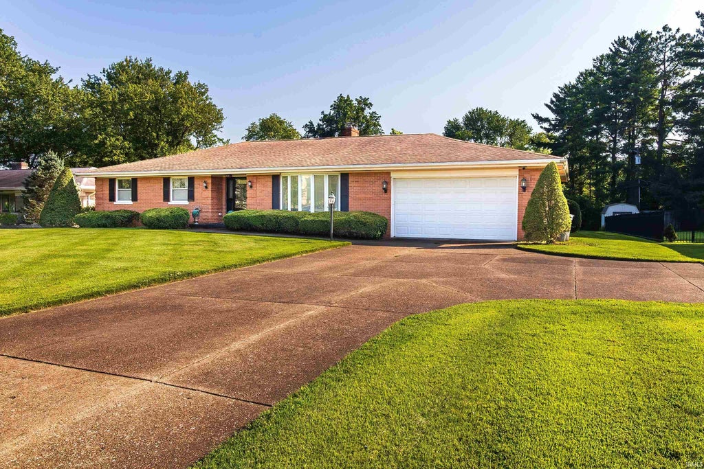 Photo of 6841 Newburgh Road, Evansville, IN 47715 (MLS # 202632531)