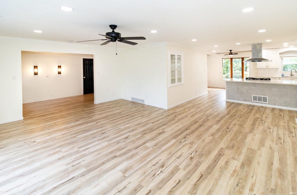 Photo of 6841 Newburgh Road, Evansville, IN 47715 (MLS # 202632531)