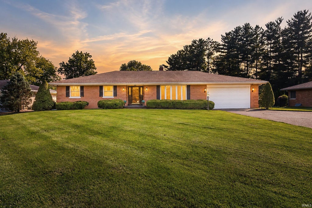 Photo of 6841 Newburgh Road, Evansville, IN 47715 (MLS # 202632531)