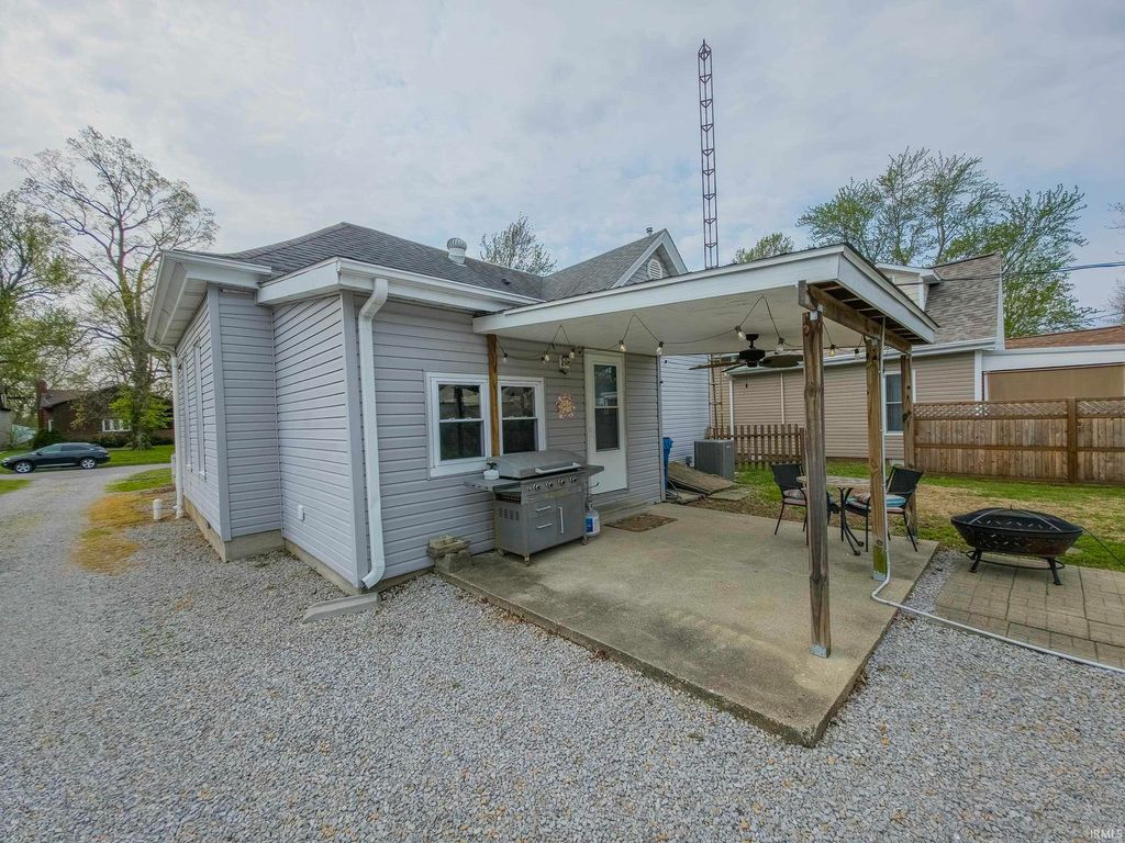 Photo of 410 E 9th Street, Mount Carmel, IL 62863 (MLS # 202611842)