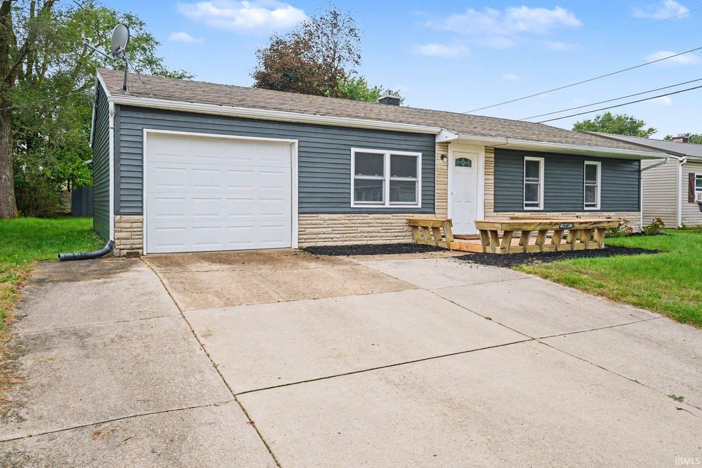 Photo of 56487 Miller Drive, Elkhart, IN 46516 (MLS # 202640905)
